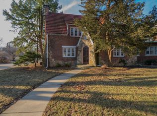 1421 E Grove St, Bloomington, IL 61701