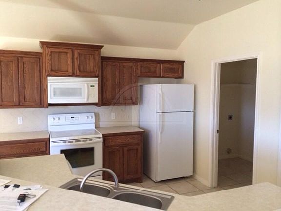 5th image of 202 Dober St