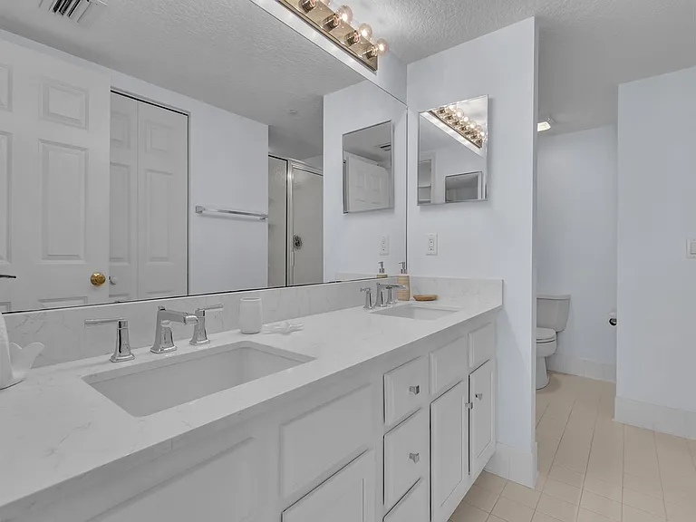 2700 Ocean Dr #300 — Photo 16