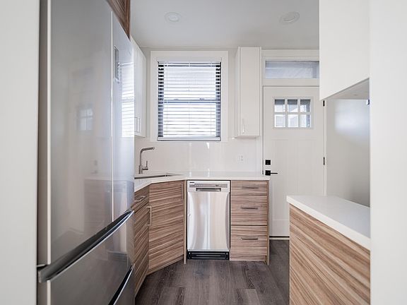 5th image of 4329 N Hermitage Ave #S2
