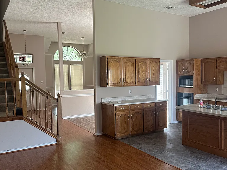 1441 Warwick Dr — Photo 27