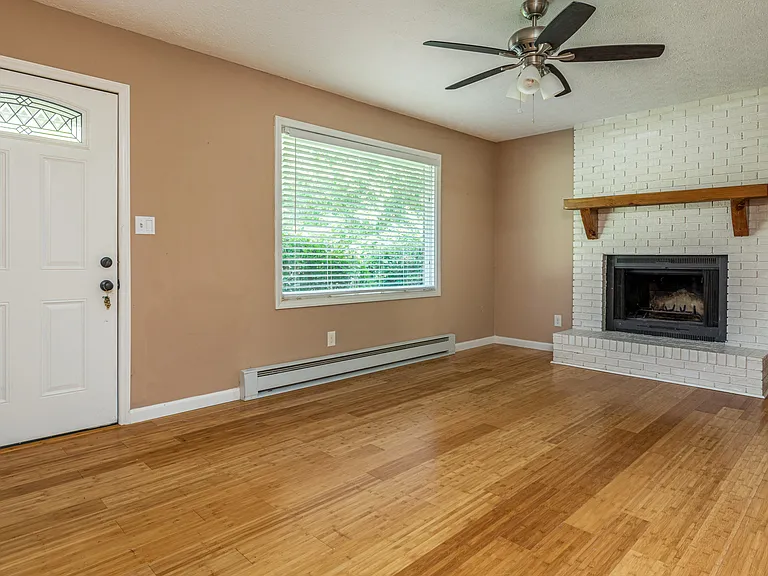 268 S French Broad Ave — Photo 5