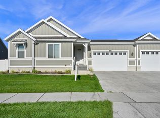2431 N Hooded Crane Cir, Clinton, UT 84015