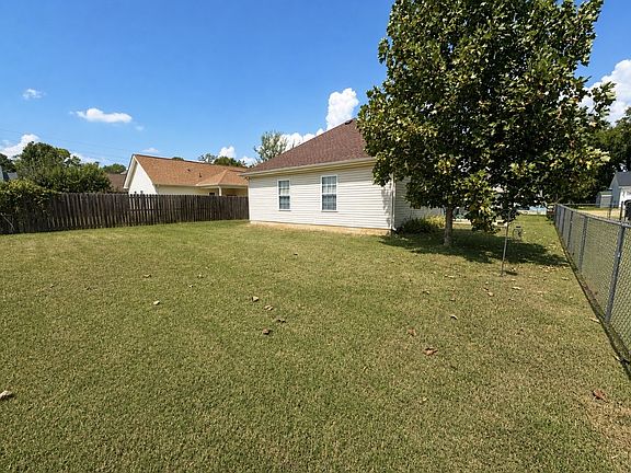 3rd image of 551 Albion Cir