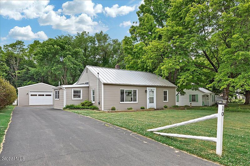 2nd image of 10 Westbrook Drive