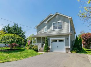 58 7th St, Belford, NJ
