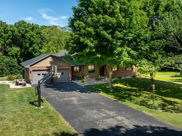44 Roosevelt Dr, East Dubuque, IL 61025