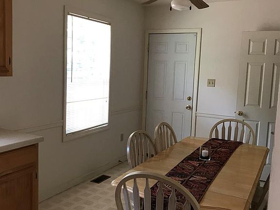 3rd image of 913 Forest Lake Dr