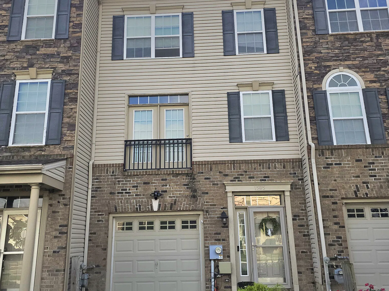 3 bed, 1800 sqft, $2,800 — Photo 2