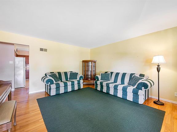 2nd image of 715 Henlin Dr