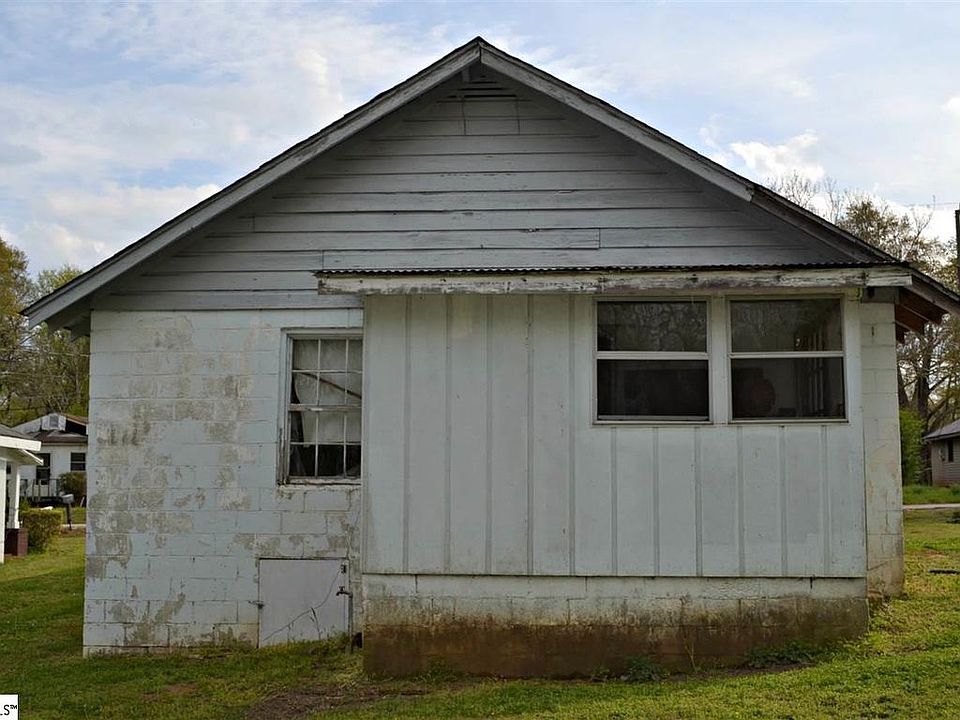 2nd image of 141 Ash Ave