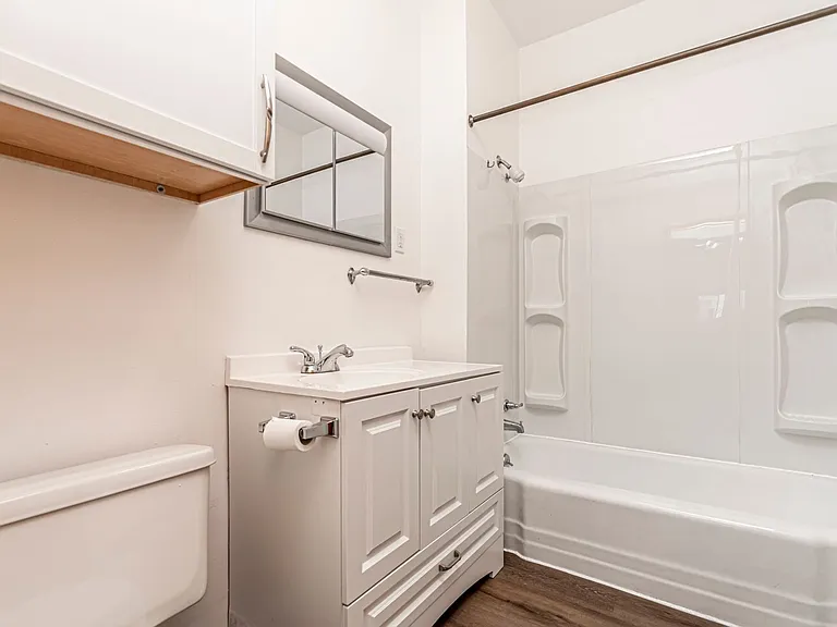 118 E Pine St — Photo 15