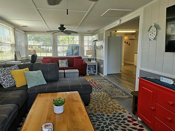 5th image of 204 Flamingo Ct.