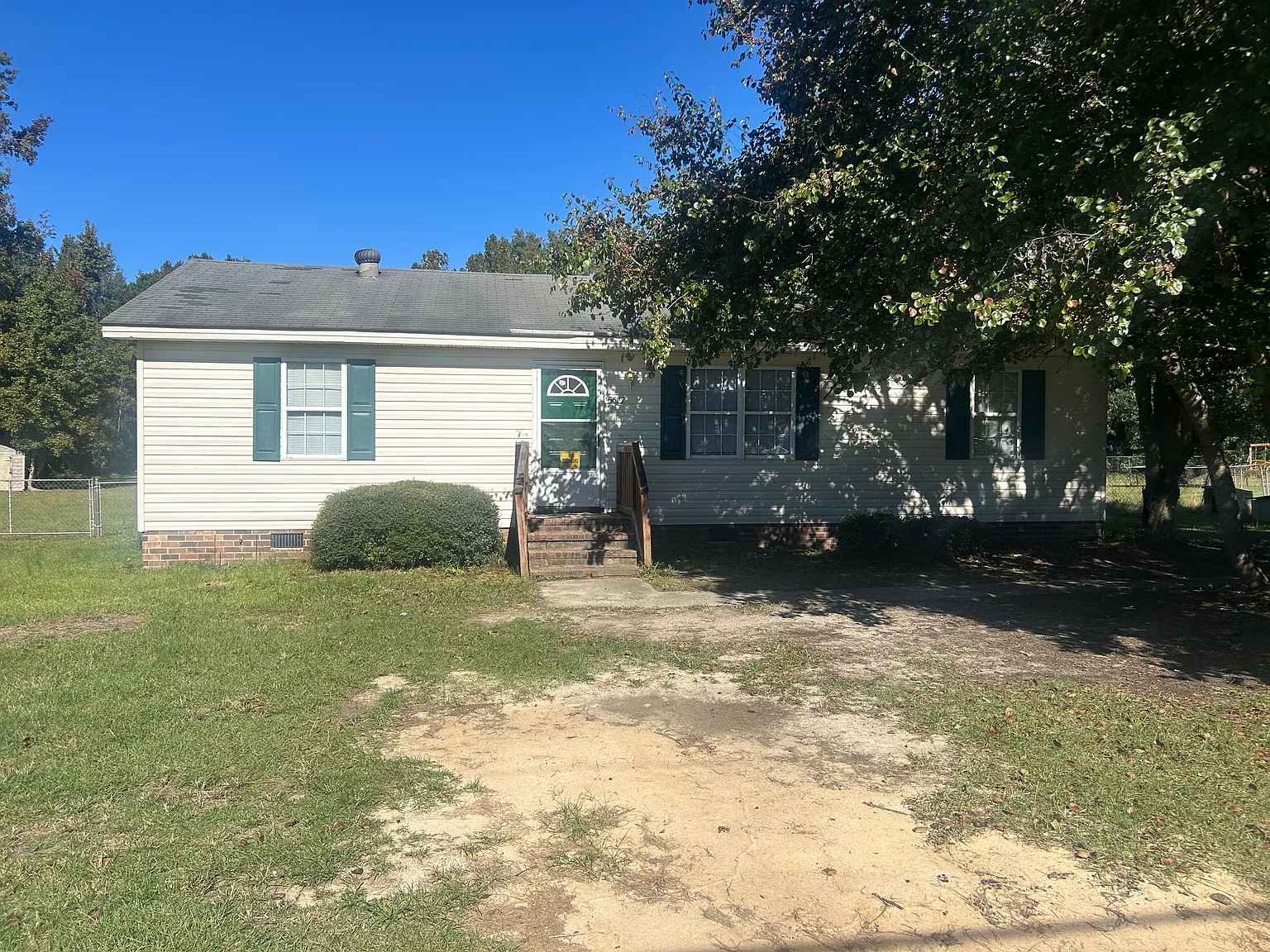 3 bed, 1104 sqft, $1,395 — Photo 2