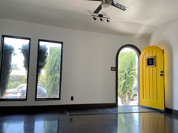 Living room with large windows (2022)