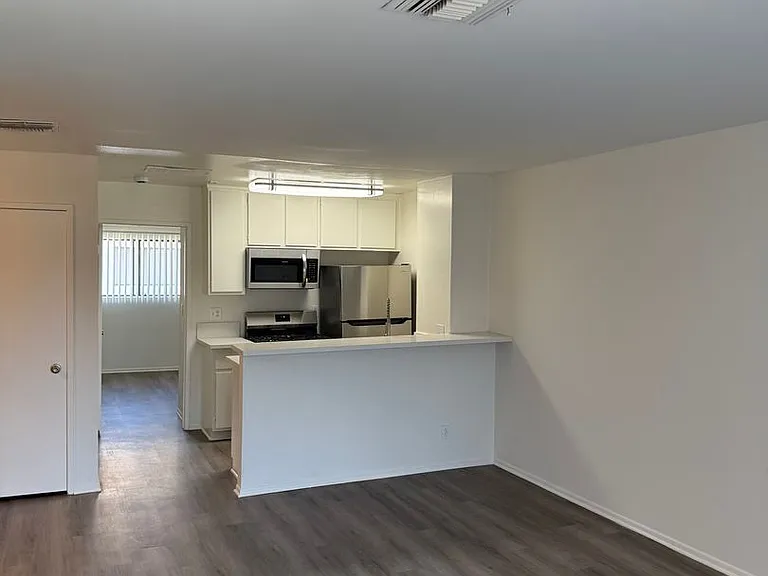 14543 Burbank Blvd — Photo 25