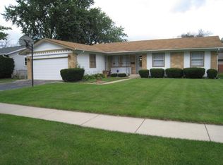 124 Kenilworth Ave, Elk Grove Village, IL 60007