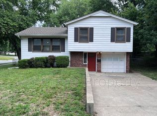 555 S Alta Ln, Olathe, KS 66061