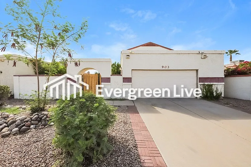 3 bed, 2.5 bath, 1770 sqft, $1,945 — Photo 1