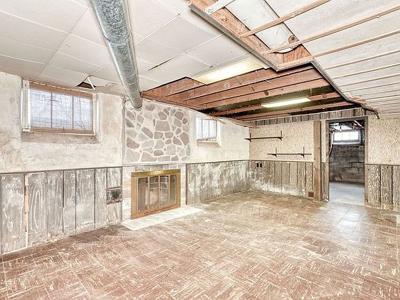 35th image of 262 Commodore Pkwy