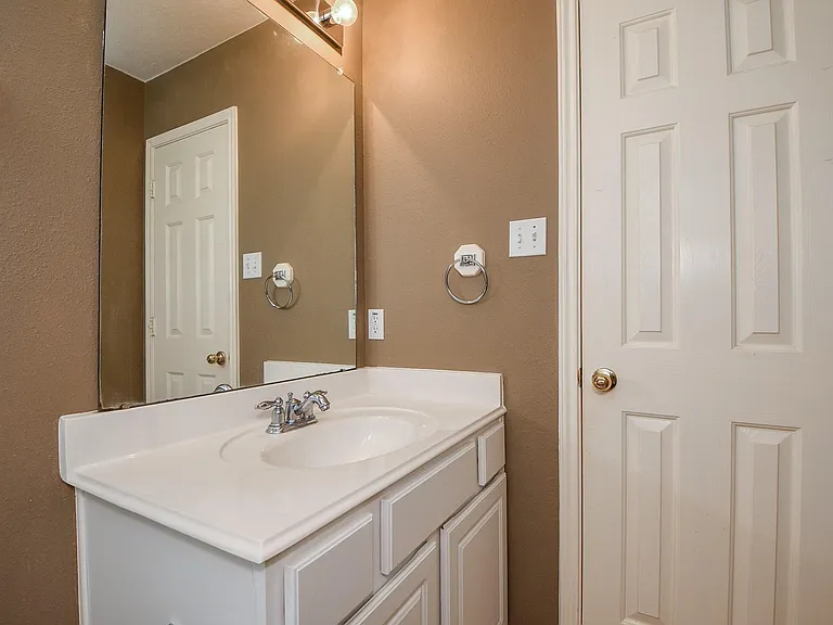 7218 Fox Hall Ln — Photo 6