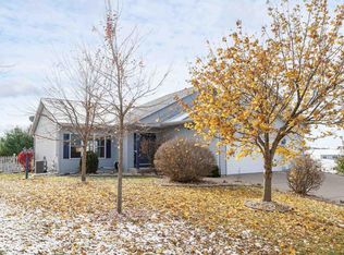 1261 Peninsula Ln, Whitewater, WI 53190