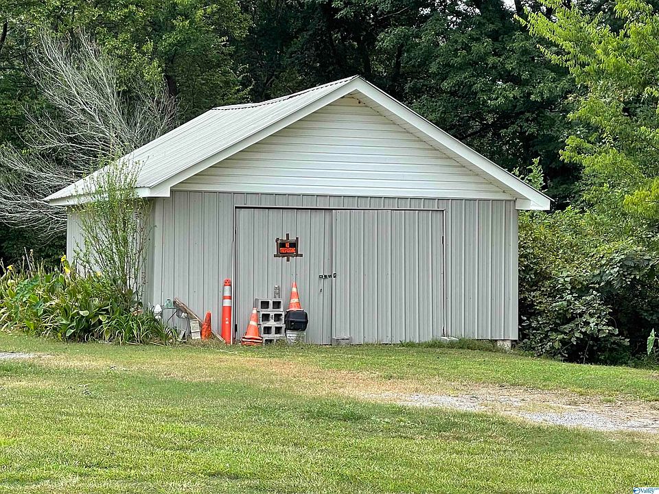 2nd image of 707 W Main St