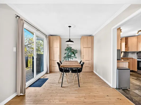 1005 NE Hunterhaven Rd NW, Calgary, AB T2K 4K4