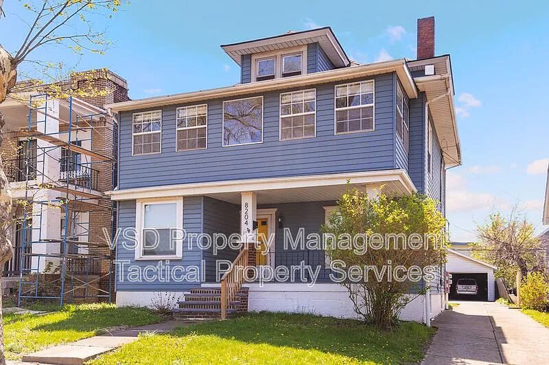 3 bed, 1.0 bath, 1176 sqft, $1,295 — Photo 1