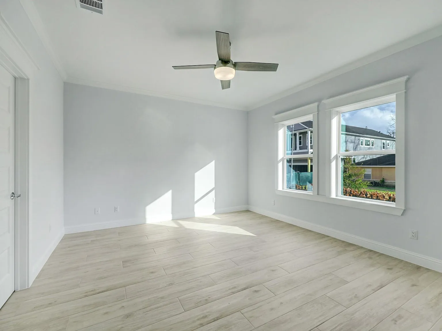3 bed, 3.5 bath, 2604 sqft, $4,000 — Photo 3