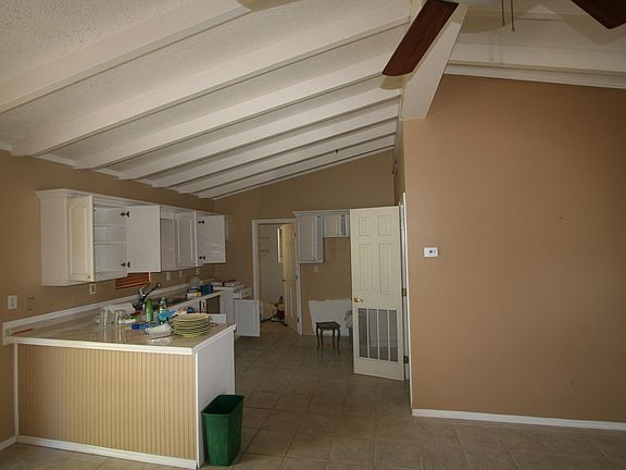 4th image of 944 E 75th Street Ocean St
