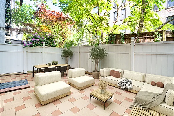 Rented by Waldstar Real Estate LLC | media 17