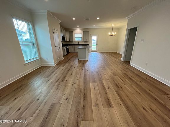4th image of 102 Fearless Ave