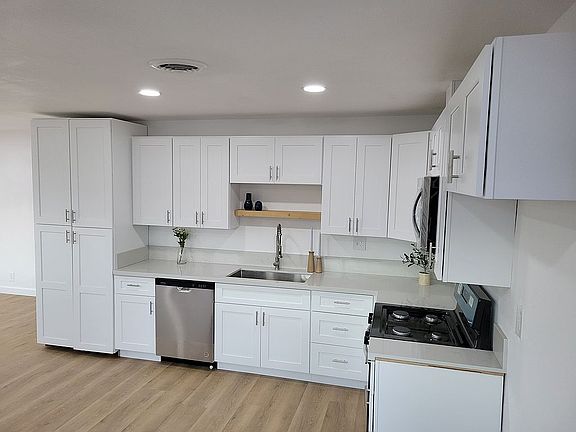 3rd image of 300 S Gordon St