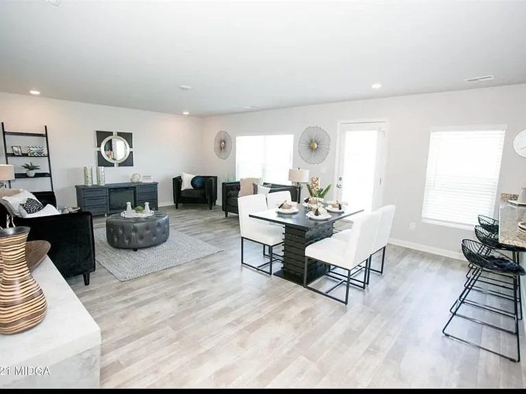 178 Goodall Woods Dr — Photo 2
