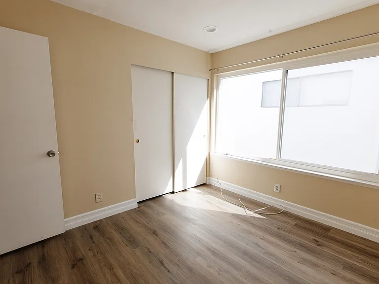 10933 Wellworth Ave #4 — Photo 24