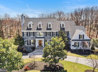 8 Dovecote Ln, Malvern, PA 19355