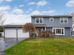 14 Valerie Ln, Hamilton, NJ 08690