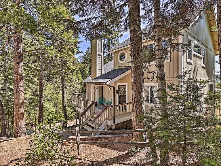 360 Cedarbrook Dr — Photo 2