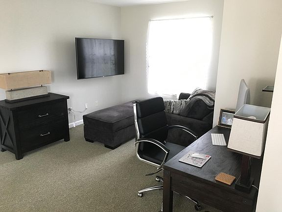 Upstairs loft/ office space