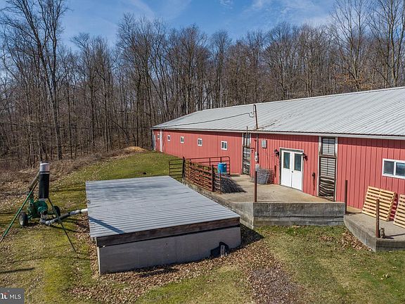 3rd image of 616 Crab Run Rd