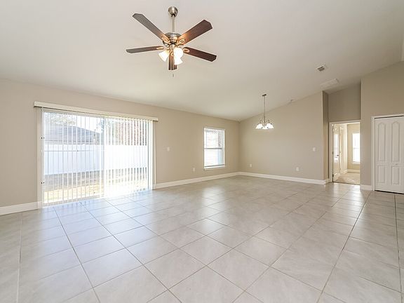 3rd image of 8 Bradford Ct