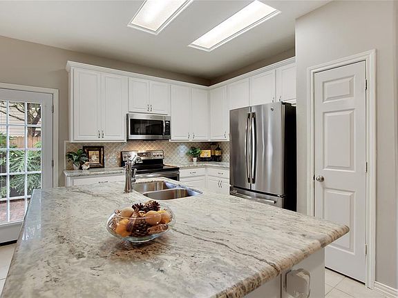 4th image of 344 Capella Oaks Ln