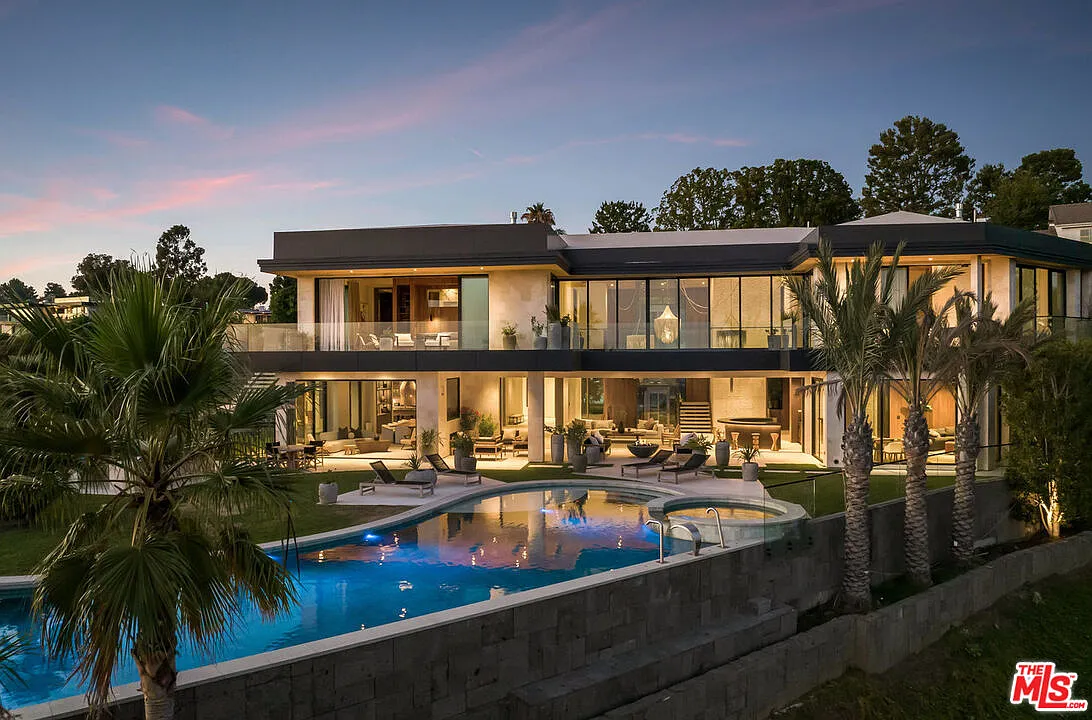 7 bed, 11.0 bath, 19000 sqft, $170,000 — Photo 2