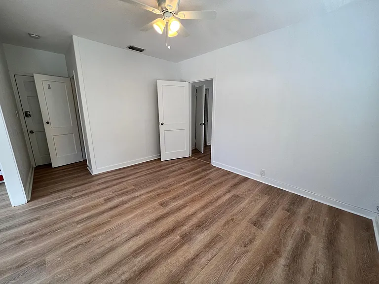 1024 Duval St #3 — Photo 8