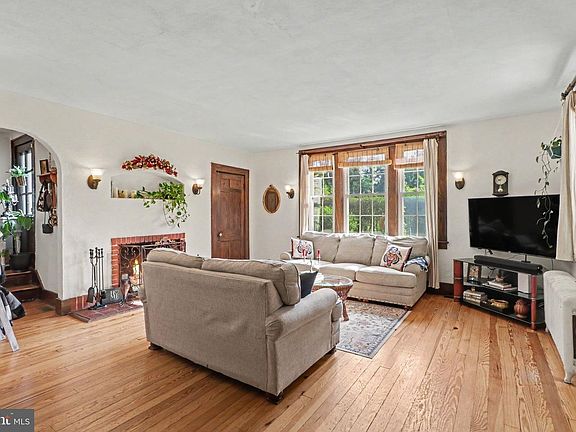 3rd image of 2312 Chestnut St