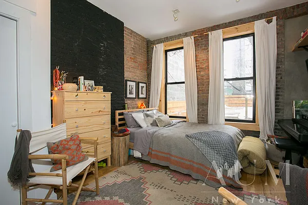 Rented by Zone Corp | media 17