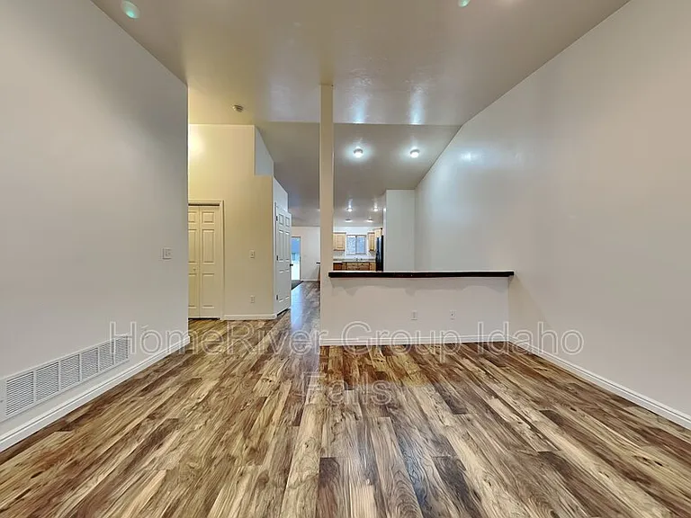 390 Bridger Dr — Photo 7