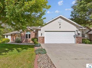 216 Southbrook Cir, Mankato, MN 56001