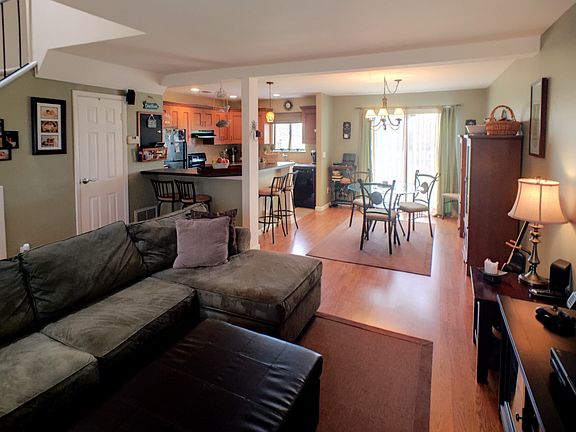 4th image of 34 W Pond Ct